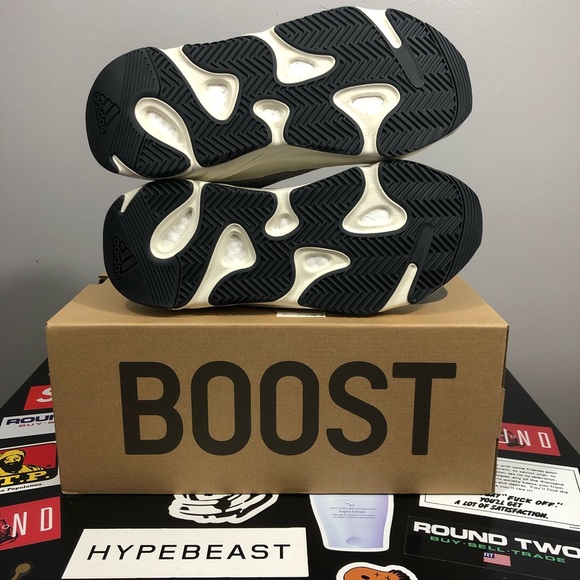 Yeezy Boost 700 V2 Static - Picture 8 of 10